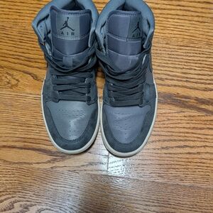 Jordan Men's Black and Gray Sneakers